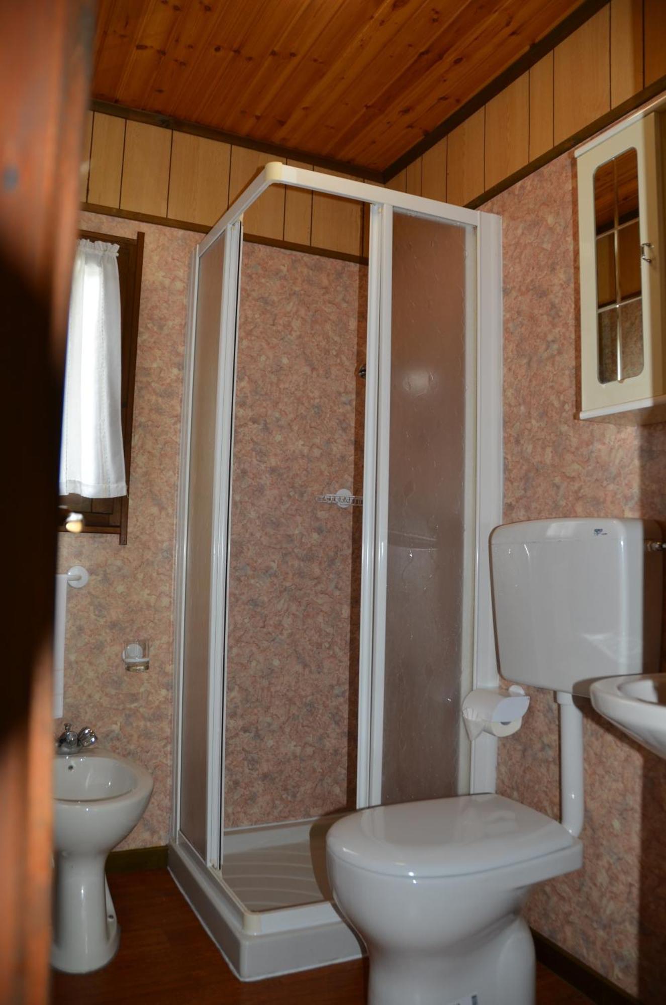 Camping Hotel Au Lac De Como Sorico Oda fotoğraf
