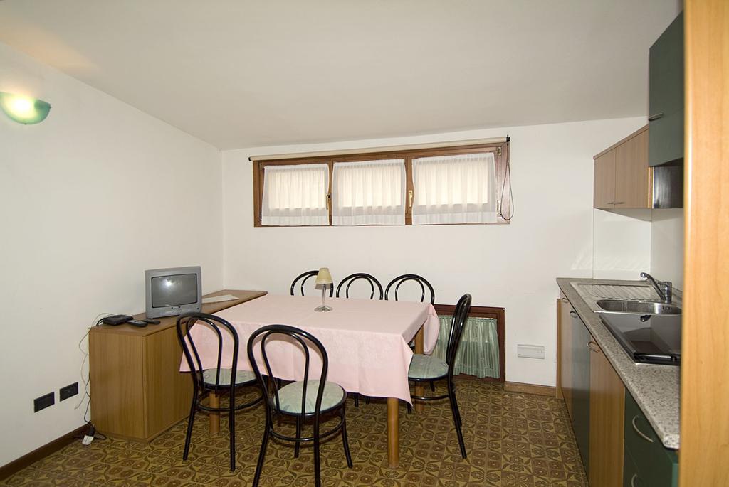 Camping Hotel Au Lac De Como Sorico Oda fotoğraf