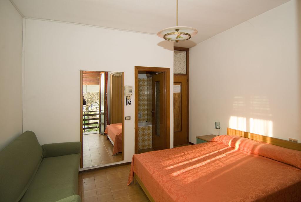 Camping Hotel Au Lac De Como Sorico Oda fotoğraf